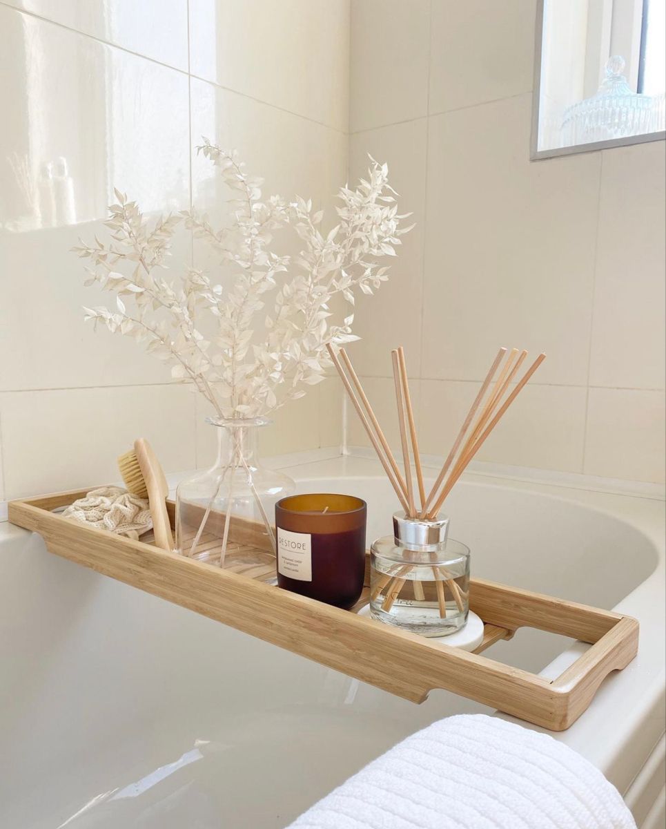 Bamboo Expandable Bathtub Tray - Premium Spa Organizer for Wine, Snacks and Accessories