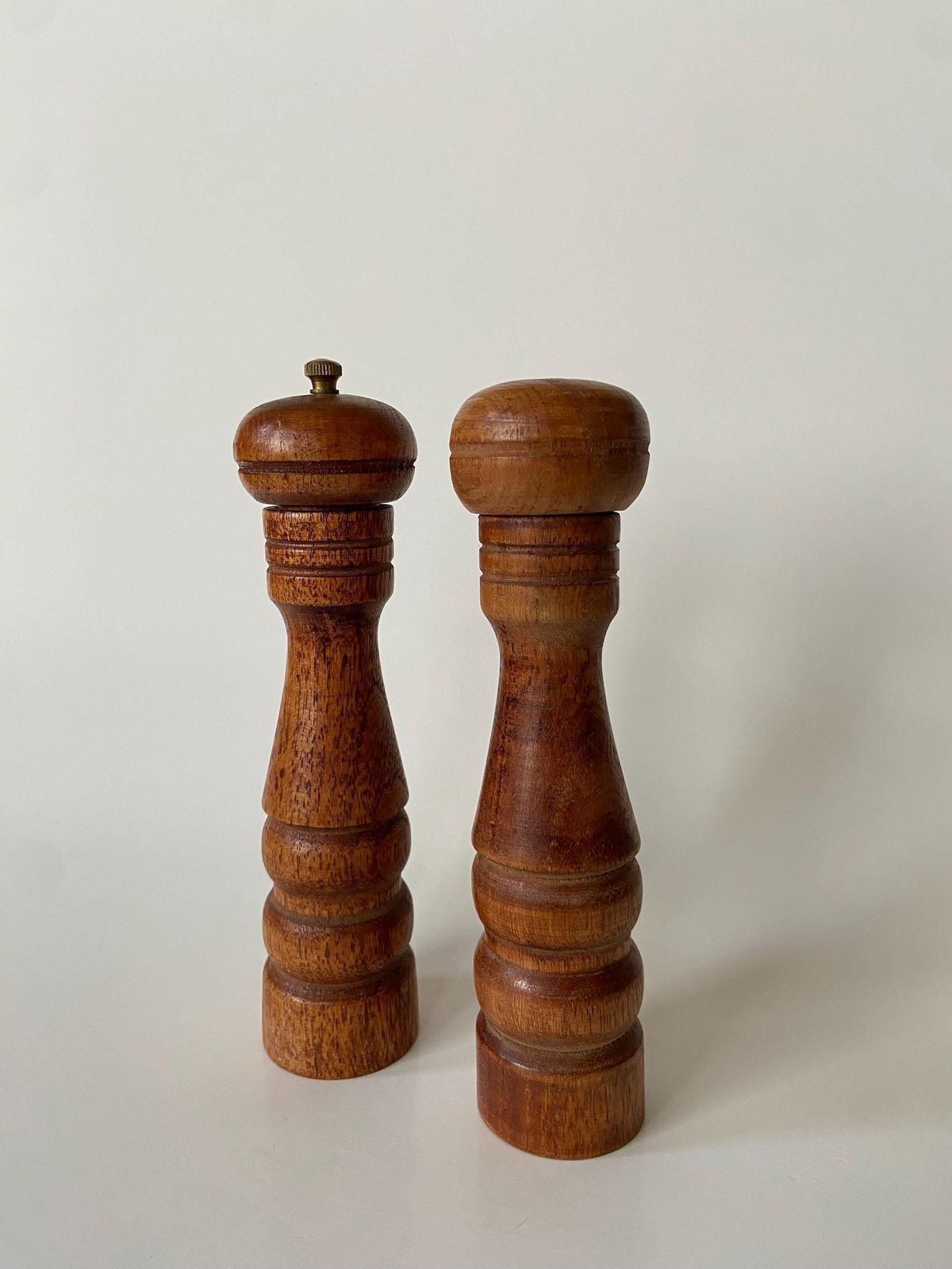 Set Râșniță Vintage din Lemn de Acacia - 26cm